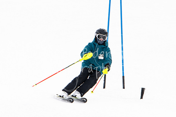 02122022SkiTeamAction-0224