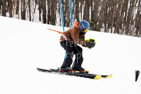 02122022SkiTeamAction-0305
