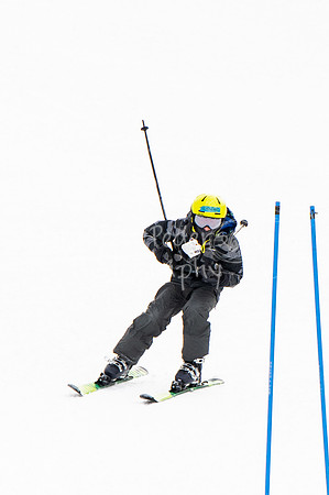 02122022SkiTeamAction-0086