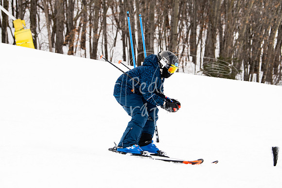 02122022SkiTeamAction-0201