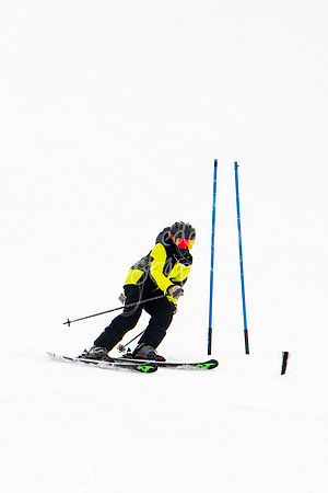02122022SkiTeamAction-0001