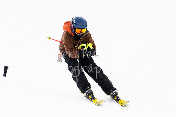 02122022SkiTeamAction-0300