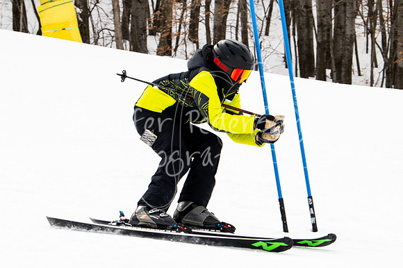 02122022SkiTeamAction-0011