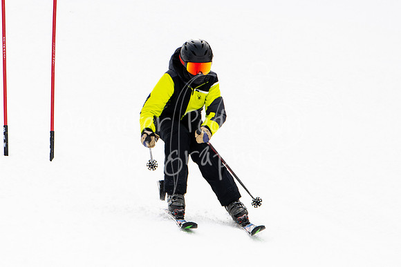 02122022SkiTeamAction-0007