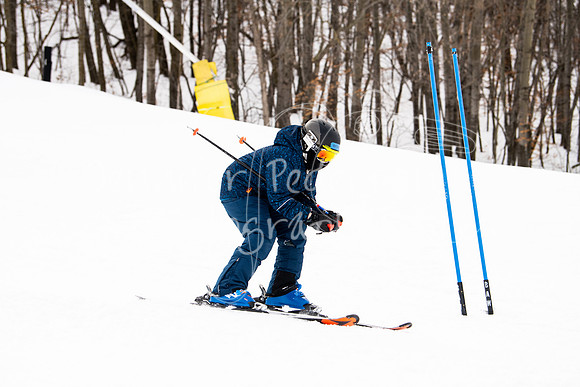 02122022SkiTeamAction-0200