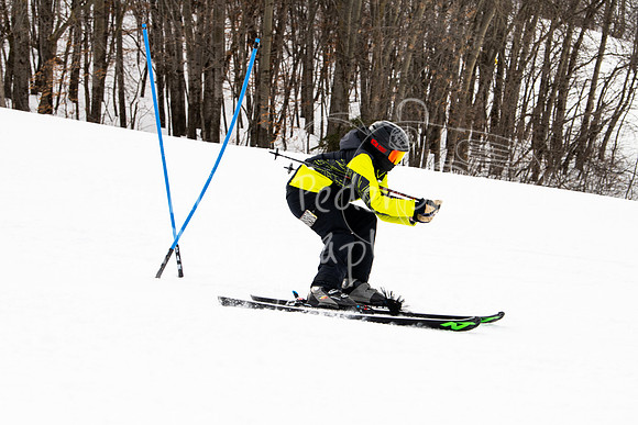 02122022SkiTeamAction-0012