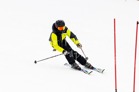 02122022SkiTeamAction-0003