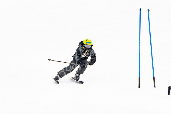 02122022SkiTeamAction-0270