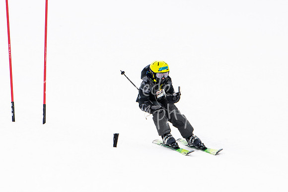 02122022SkiTeamAction-0273