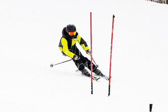 02122022SkiTeamAction-0004
