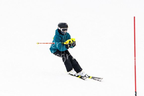 02122022SkiTeamAction-0227