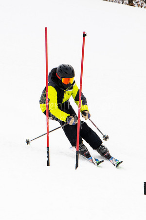 02122022SkiTeamAction-0005