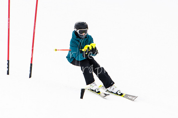 02122022SkiTeamAction-0228