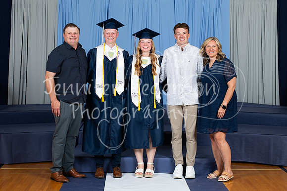 2025HNGraduation-7075